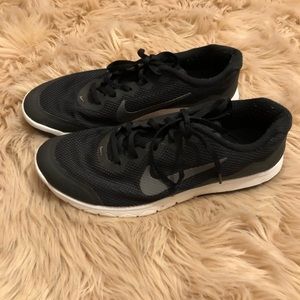 Women’s Black Nike Sneakers Size 8.5